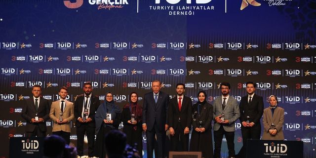 SAÜ’lü öğrencilere Cumhurbaşkanı Erdoğan'dan ödül