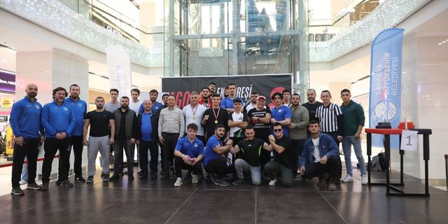 Büyükşehir’in bilek güreşi takımı özel turnuvada tanıtıldı