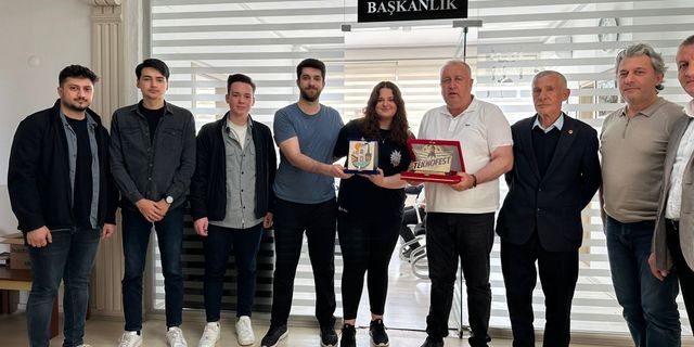 TEKNOFEST’te birincilik ödülü alan öğrencilerden Başkan Özten'e ziyaret