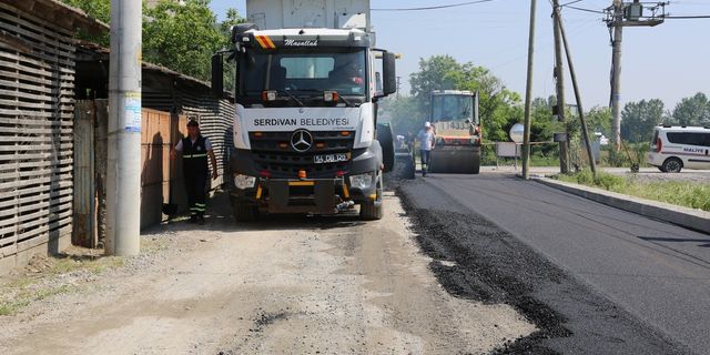 Serdivan Belediyesi'nden asfalt atağı