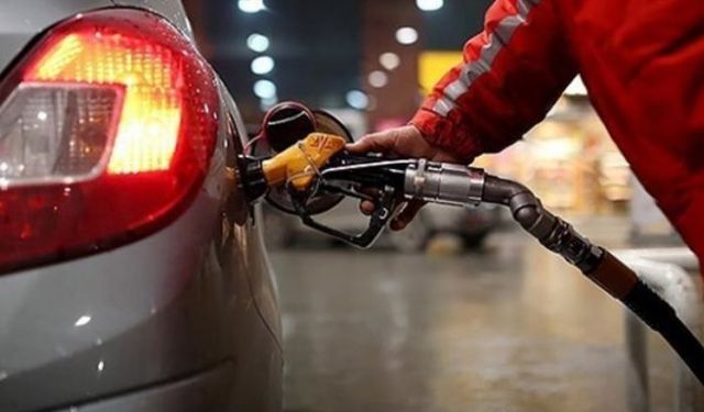 Benzine zam geldi: Fiyatlar tabelalara yansıdı
