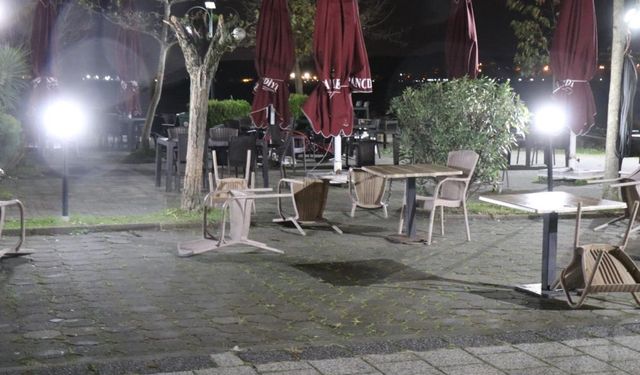 Fırtına, Sakarya’nın turistik ilçesini yıktı geçti