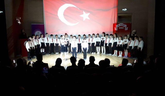 Küçük Söğütlü ilkokulundan İstiklal Marşı ve Mehmet Akif Ersoy hassasiyeti