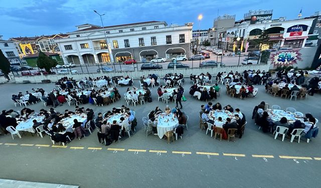 SAL öğretmenleri ve öğrencileri birlikte iftar açtı