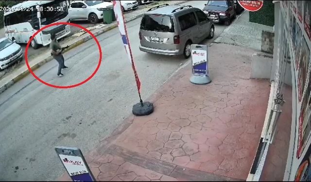 Pompalı saldırı kamerada: Cadde ortasında kovaladı