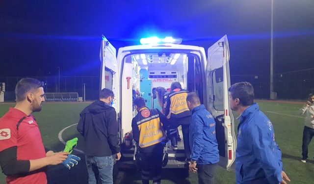 Yağcılar spor maçında ikinci yarı sahaya ambulans girdi
