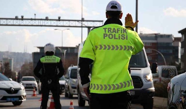 Trafik denetimlerinde 466 bin 170 araç ve sürücüye işlem uygulandı