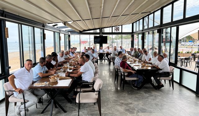 Karasu Belediye Başkanı İshak Sarı muhtarlarla bir araya geldi