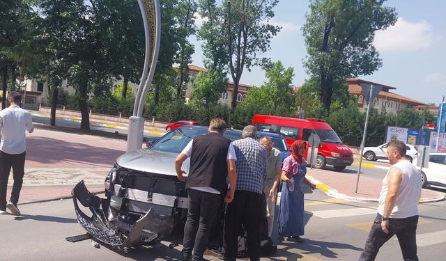 Çark Caddesi'nde maddi hasarlı trafik kazası