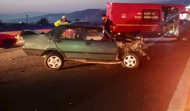 TEM’de bariyerlere çarpan otomobil hurdaya döndü: 1 yaralı