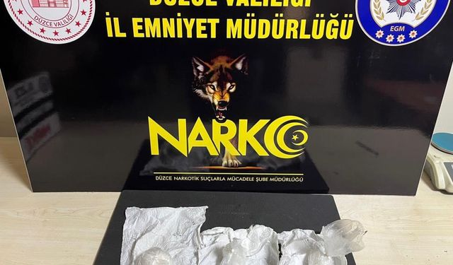 Narkotik köpeği hassas burnu ile uyuşturucu buldu