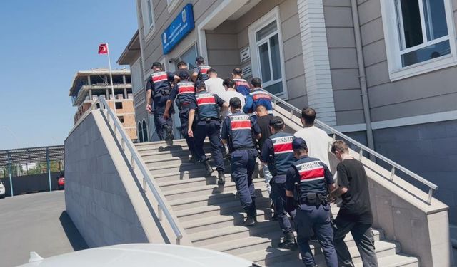 Bakanın adıyla sosyal medyada dolandırıcılık: Sakarya dahil 4 ilde operasyon düzenlendi