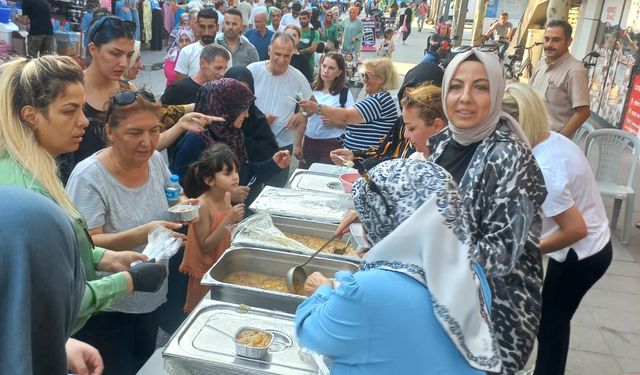 Engeliler Kadın kollarından 3 bin kişilik aşure ikramı