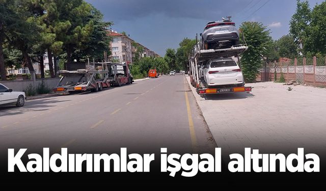 Kaldırımlar işgal altında