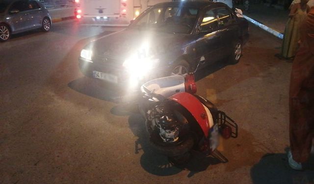 Hendek'te otomobil ile motosiklet çarpıştı: 1 yaralı