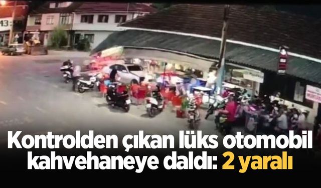 Kontrolden çıkan lüks otomobil, kahvehaneye daldı: 2 yaralı