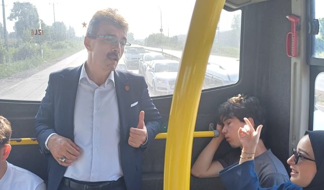 Erenler Belediye Başkanı Dinç halkla iç içe: Otobüsle işe gidiyor