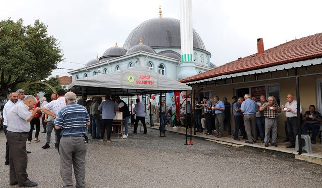 Ferizli Belediyesi’nden Abdurrezzak Mahallesinde aşure ikramı