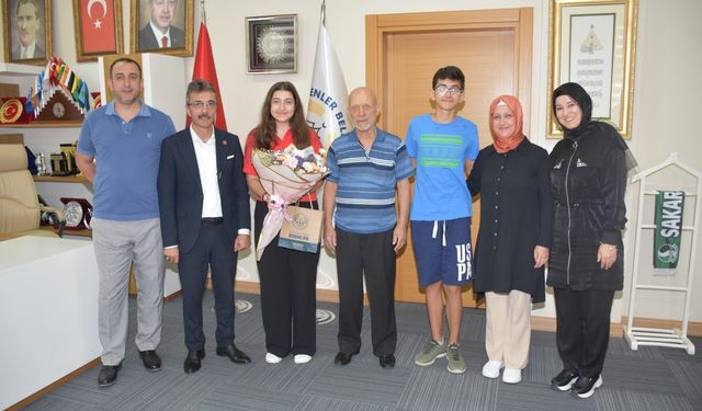 Başkan Dinç, YKS Türkiye birincisini ağırladı