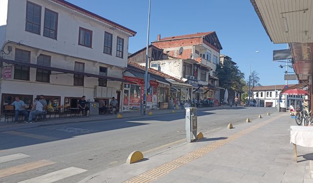 Taraklı'da Ankara Caddesi'nde park yasağı trafiği rahatlattı