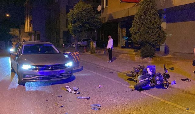 Otomobil ile motosiklet kafa kafaya çarpıştı: 1 yaralı