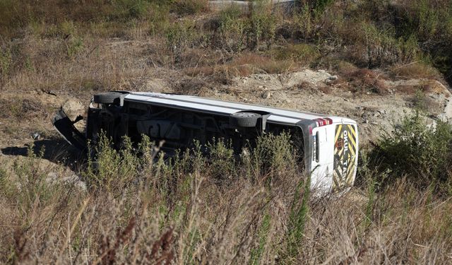 Kuzey Marmara Otoyolu'nda işçi servisi şarampole uçtu: 9 yaralı