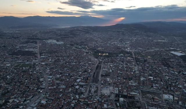 Depremde ailesini kaybeden sigortacı vatandaşlara böyle seslendi