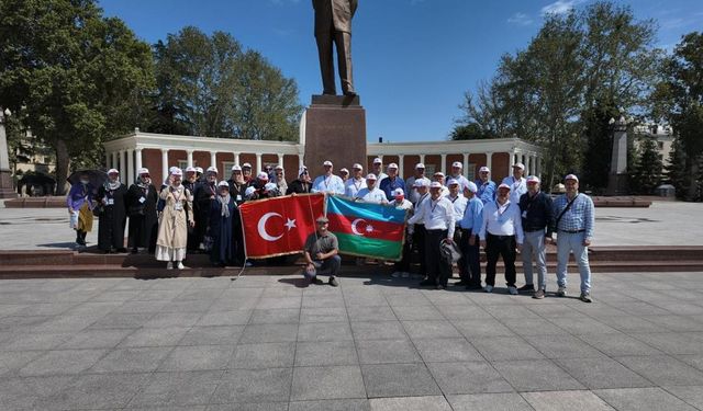 Ermeni işgalinden kurtarılan Dağlık Karabağ bölgesini Türk bayrakları ile gezdiler