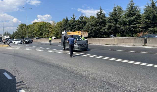 İçinde anne ve bebek olan yenidoğan ambulansı kazaya karıştı: 1 yaralı