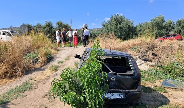 Kadın sürücü otomobiliyle tarlaya uçtu