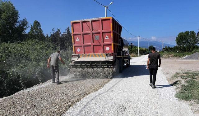 Arifiye Belediyesi soğuk asfalt çalışmalarına başladı