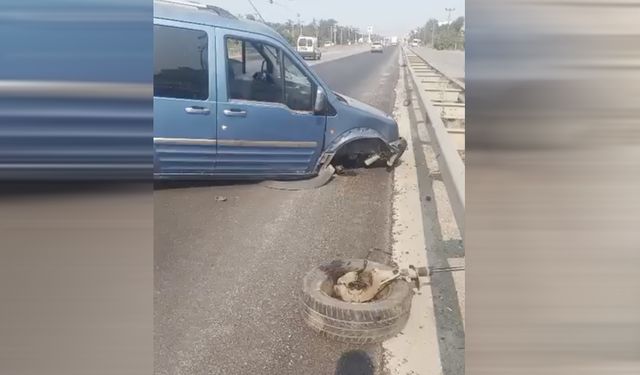 Hendek'te korkutan kaza! Bariyerlere çarptı, tekeri koptu