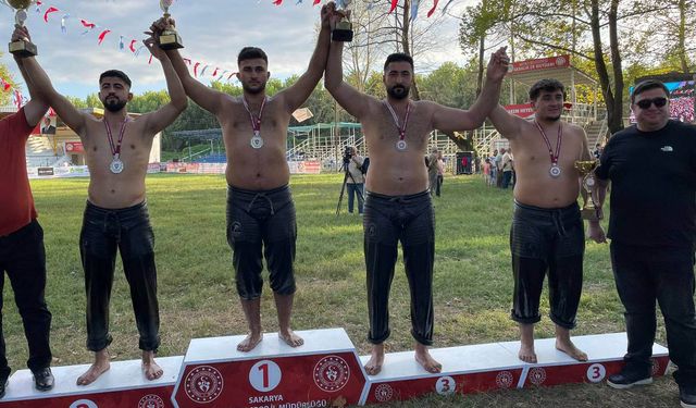 Sakarya’nın pehlivanları Tarihi Akbalık Güreşleri’ne damga vurdu