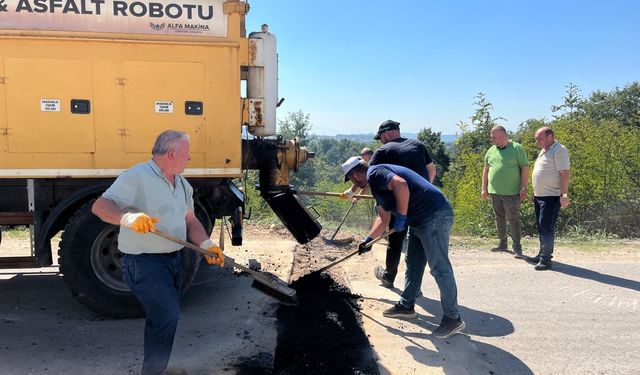 Doğalgaz hattı tamamlanan bölgelerde asfalt yama çalışmaları hız kazandı