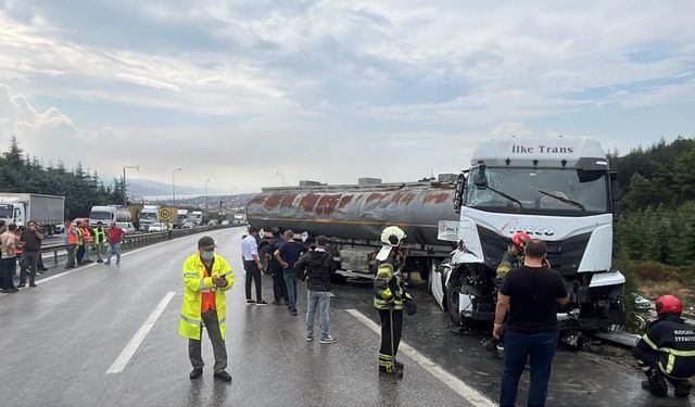 TEM'de zincirleme kaza, LPG yüklü tanker ağaçlık alana uçtu