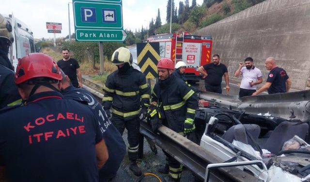 Otomobil bariyerlere ok gibi: 1 ölü, 2 yaralı