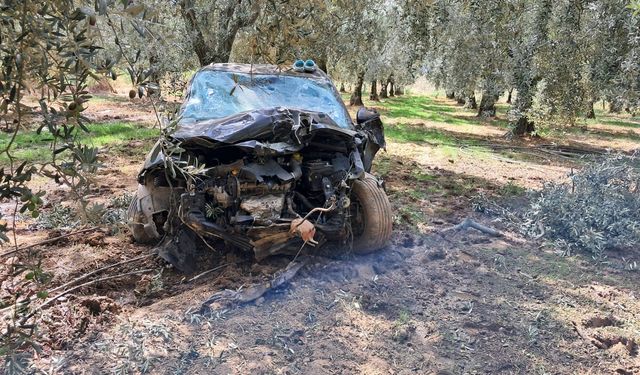 Hurdaya dönen araçtan sağ çıktı