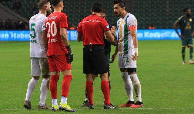 Kocaelispor-Şanlıurfa maçında kriz