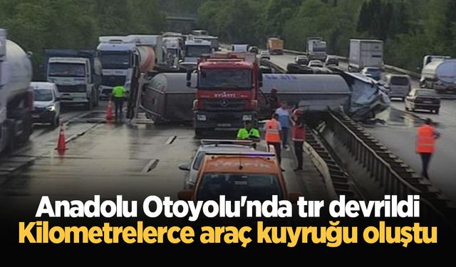 Anadolu Otoyolu'nda tır devrildi: Kilometrelerce araç kuyruğu oluştu