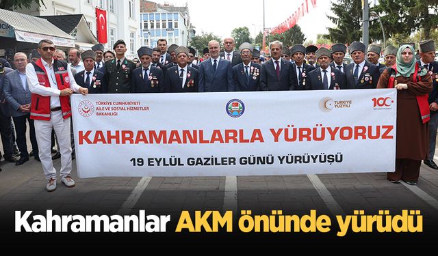 Kahramanlarla birlikte yürüdüler