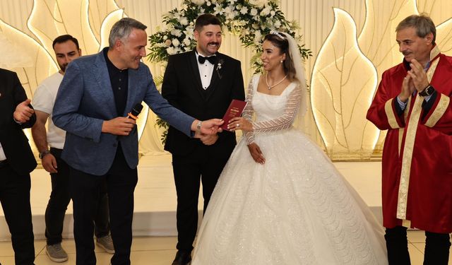 Hatice Kara’nın en mutlu günü: Siyasiler yılın düğününde buluştu