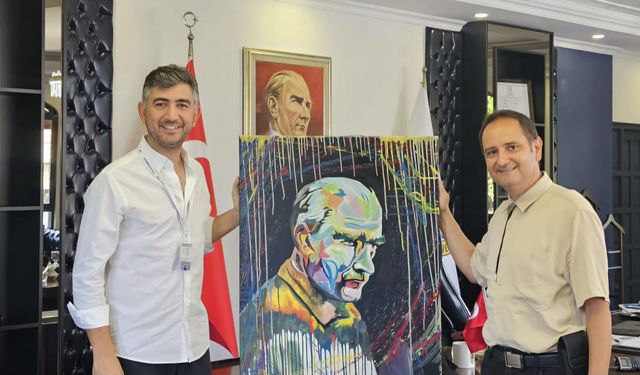 Sapancalı ressam Ersoy Ayyıldız'dan Belediye Başkanı Nihat Arda Şahin’e sanatsal jest