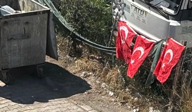 Temizlik işçisinin Türk bayrağına saygısı ödüllendirildi