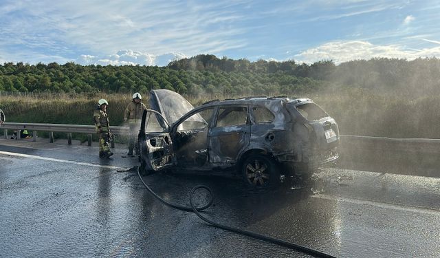 Kuzey Marmara Otoyolu'nda lüks araç yandı