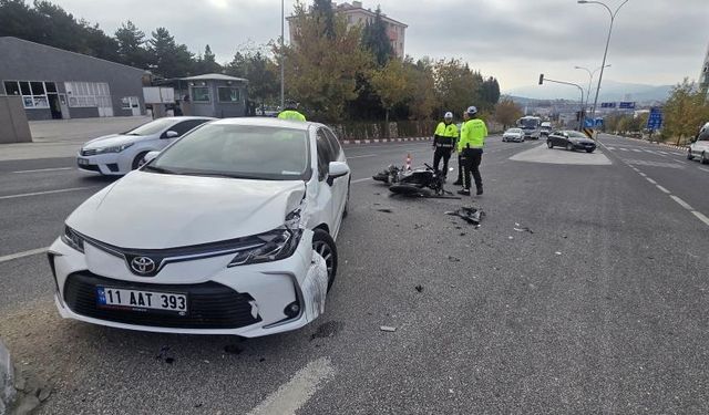 Bilecik'te otomobil ile motosiklet çarpıştı: 1 yaralı