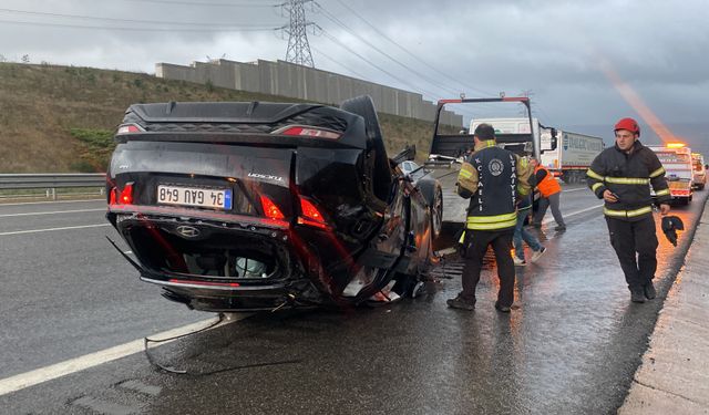 Kuzey Marmara Otoyolu'nda takla atan otomobil sürüklendi: 4 yaralı