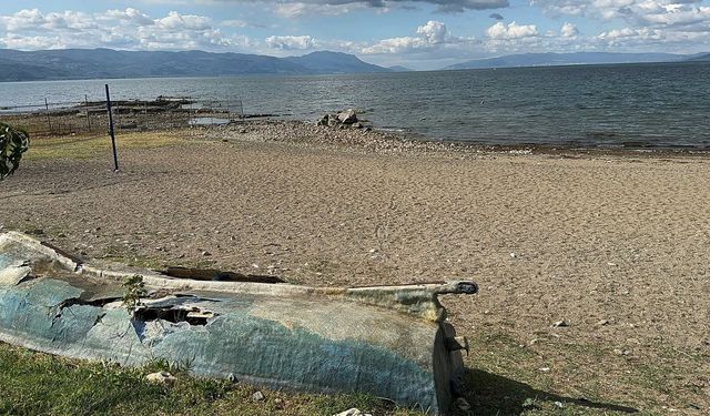 İznik Gölündeki çekilme iki katına çıktı