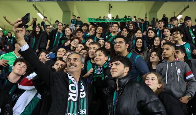 Başkan Alemdar, Sakaryaspor maçını genç tatangalarla izledi