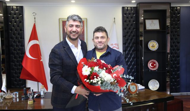 Başkan Şahin, Milli Sporcu Memioğlu’nu Makamında Ağırladı