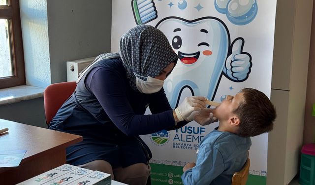 Büyükşehir’in uzman ekibinden Taraklı’da anaokulu öğrencilerine diş taraması